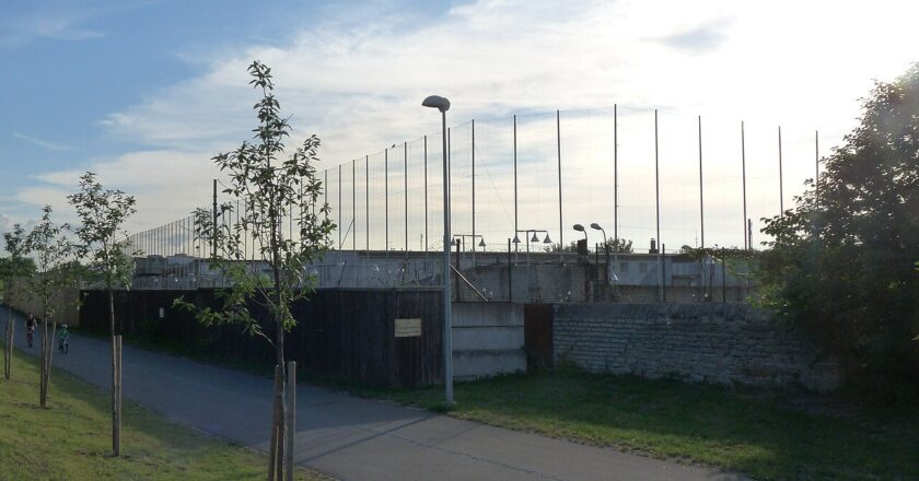 FCC chce zezwolić więzieniom na zagłuszanie telefonów komórkowych